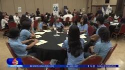 Jovenes se forman para presentarse a entrevistas de trabajo en la charla "Tu primer paso laboral"