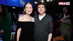 Julianne Moore receives a very special award… and Jesse Eisenberg reveals why she is a must-watch 🎬✨